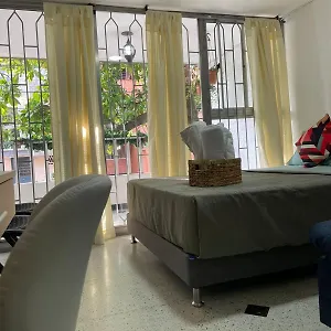  Apartamento Loft Central, Cerca A Laureles Guarda Meletas Gratis!!